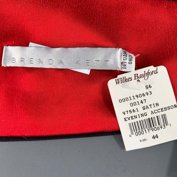 BRENDA KETT Black Red Pleated Silk Cummerbund - Picture 3 of 4